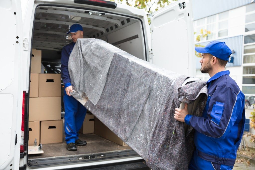 men loading moving van