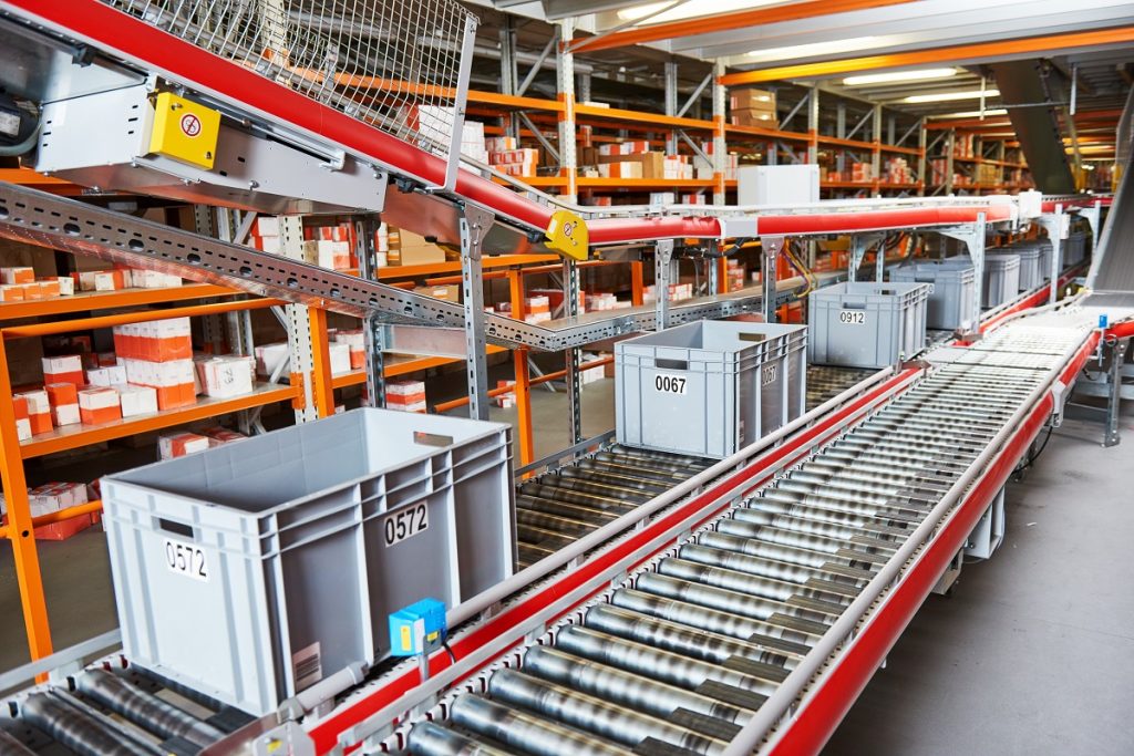 Conveyors in the warehouse