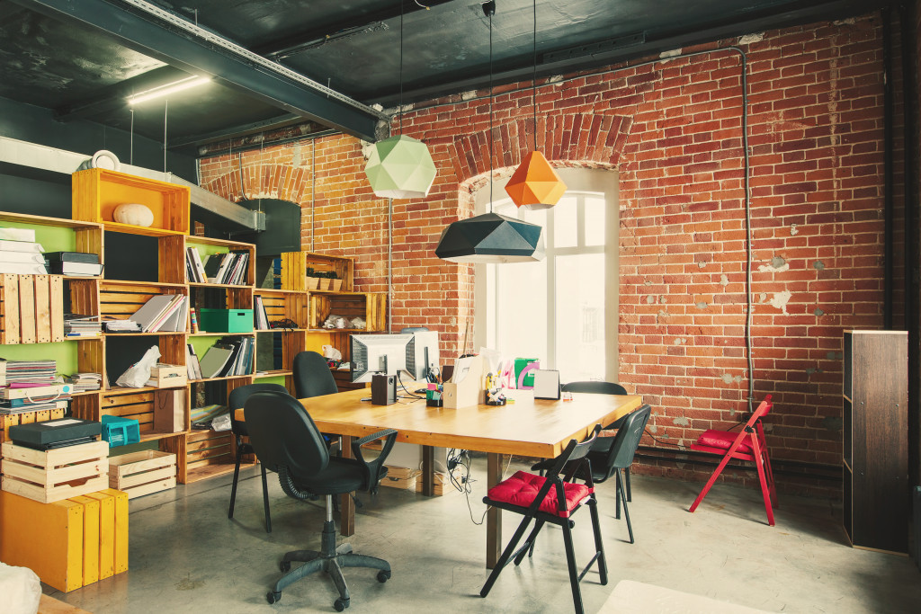 An office space decorated with different things